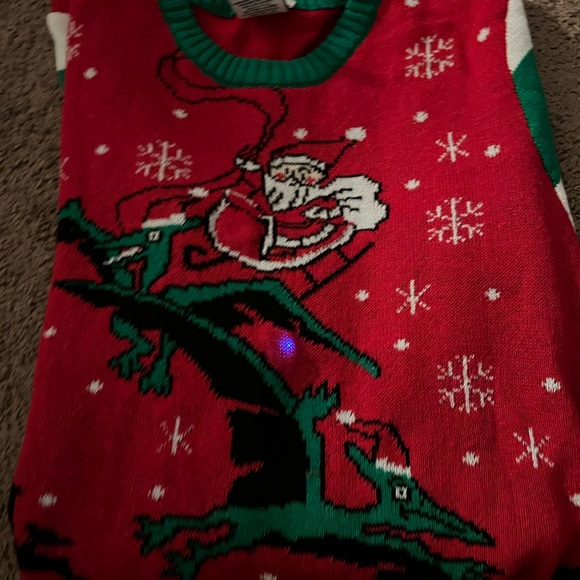 Christmas sweater, lights up, worn one time, size large - Picture 6 of 6